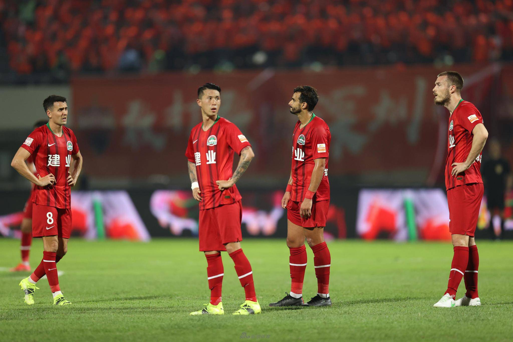 泰国队鏖战法国队,桃田贤斗带队取胜 泰国队鏖战法国队,桃田贤斗带队取胜