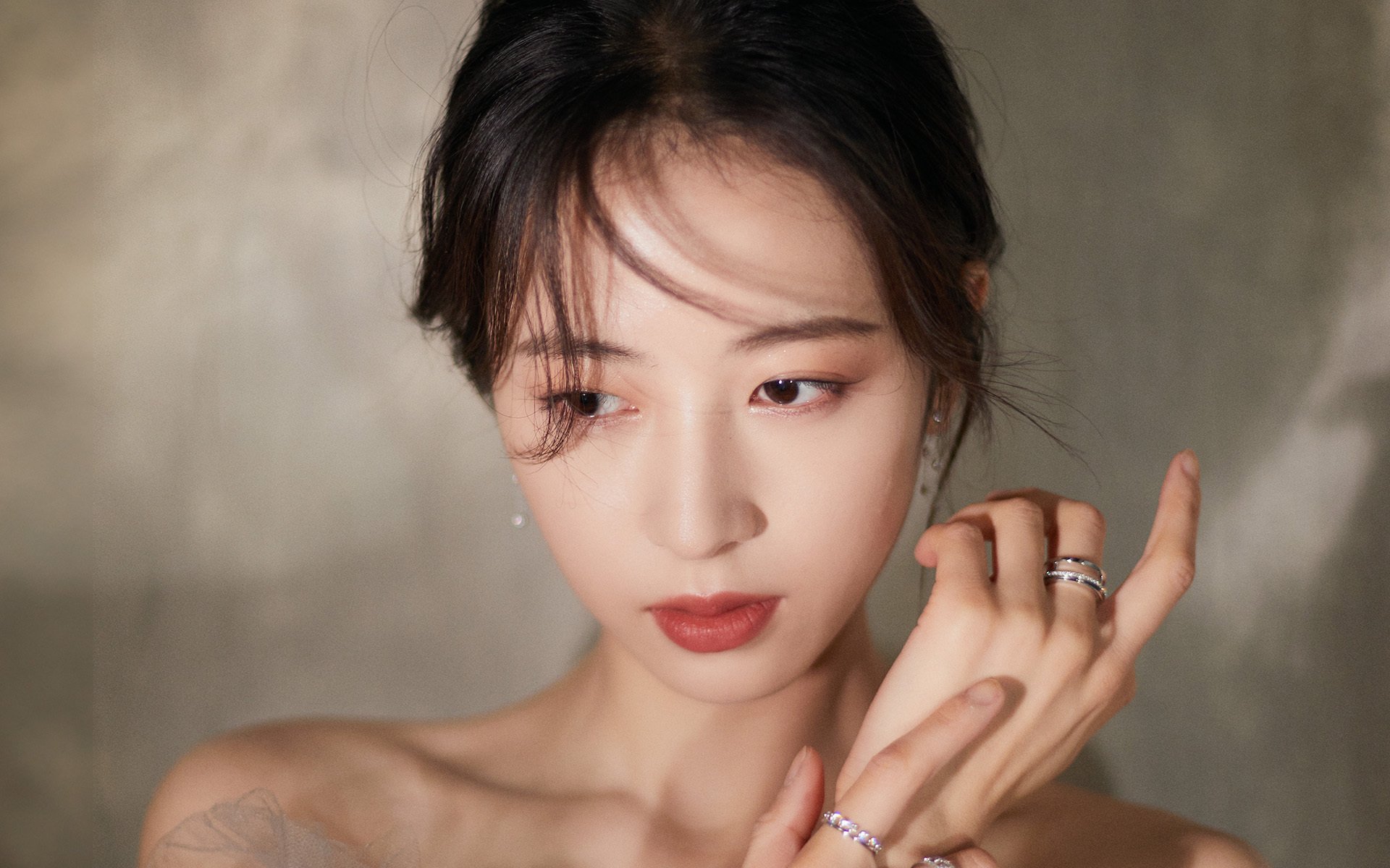 劳塔罗处子秀完美,巴萨欧冠横扫葡萄牙霸主