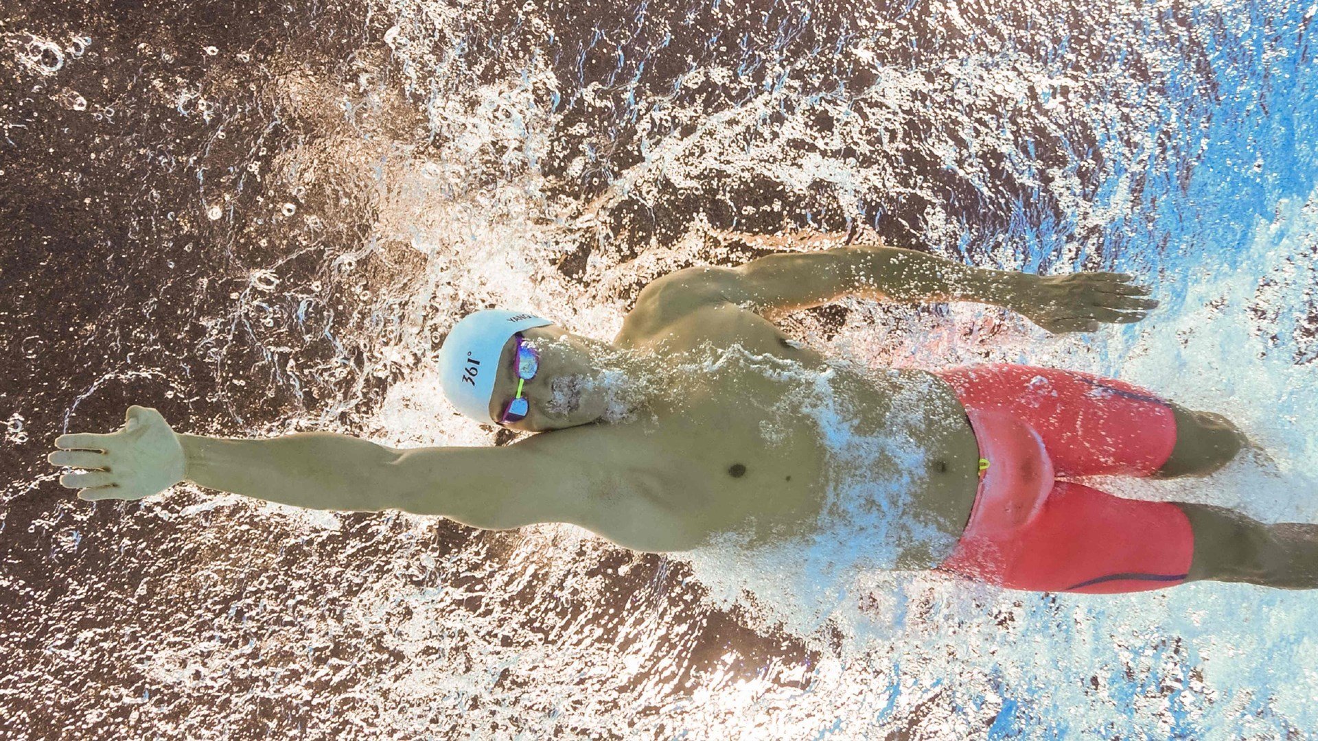 法甲巨人突围战，姆巴佩一剑封喉，里昂硬仗攻克希腊堡垒