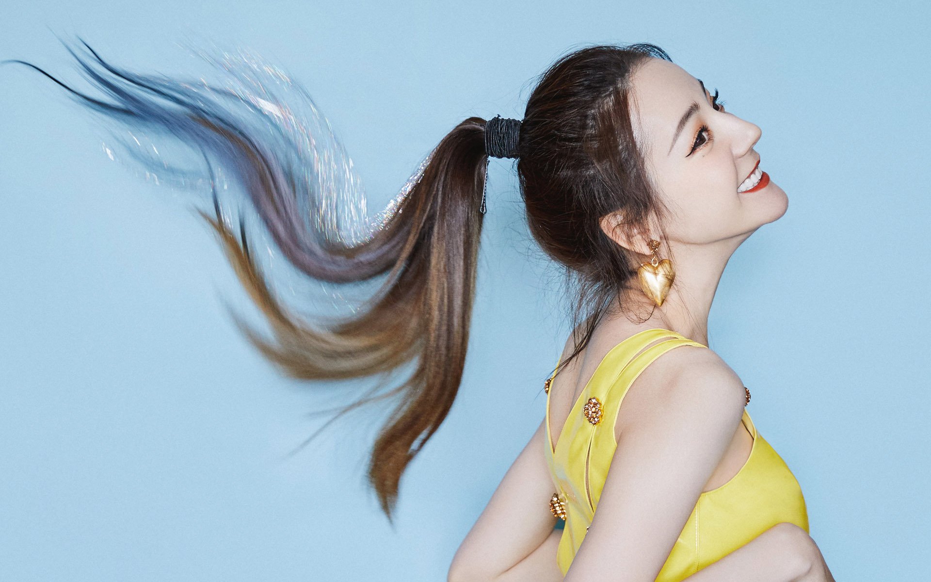 绿茵引擎轰鸣，哥伦比亚火力压制，奥纳纳上演F1式赛道接管